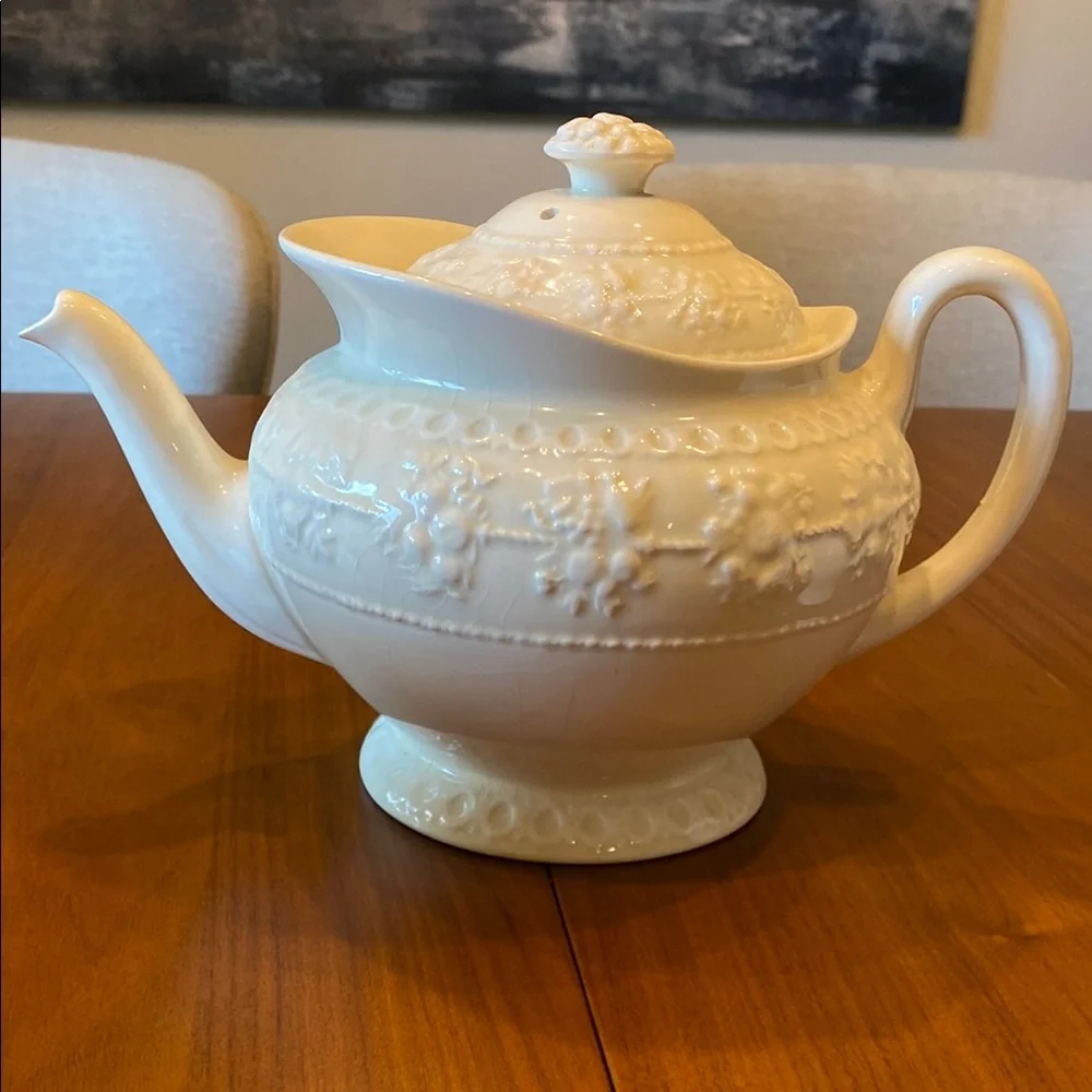 Wedgwood Wellesley Tea set made in England Ivory Pot, Creamer, Sugar Bowl lids